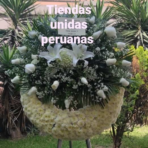 Corona Funebre con Rosas 2.4 metros - Cod:FNB13