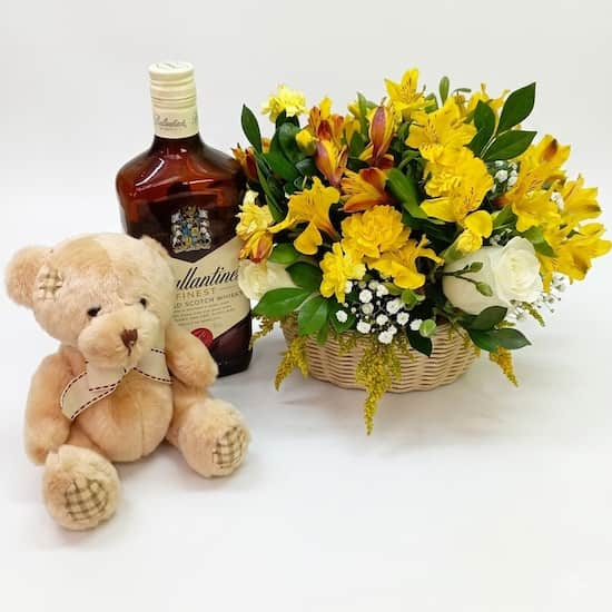 Arreglo floral con whisky y peluche importado delivery Lima - Cod:OTR18