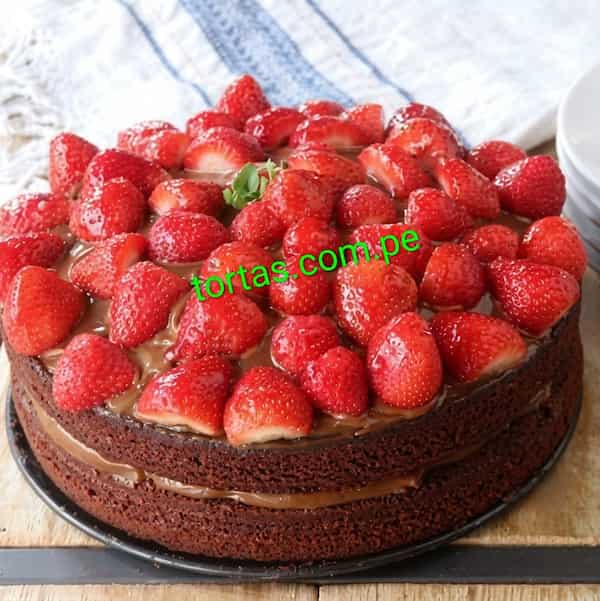 Torta de chocolate con fresas delivery Lima: dulzura a domicilio - Cod:WCH07
