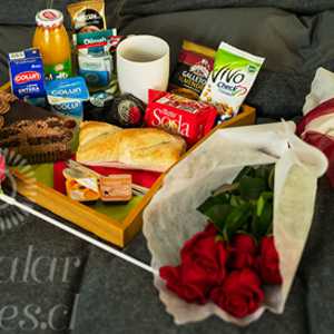 En Lima, puedes sorprender a alguien especial con una merienda y rosas entregadas directamente a su puerta