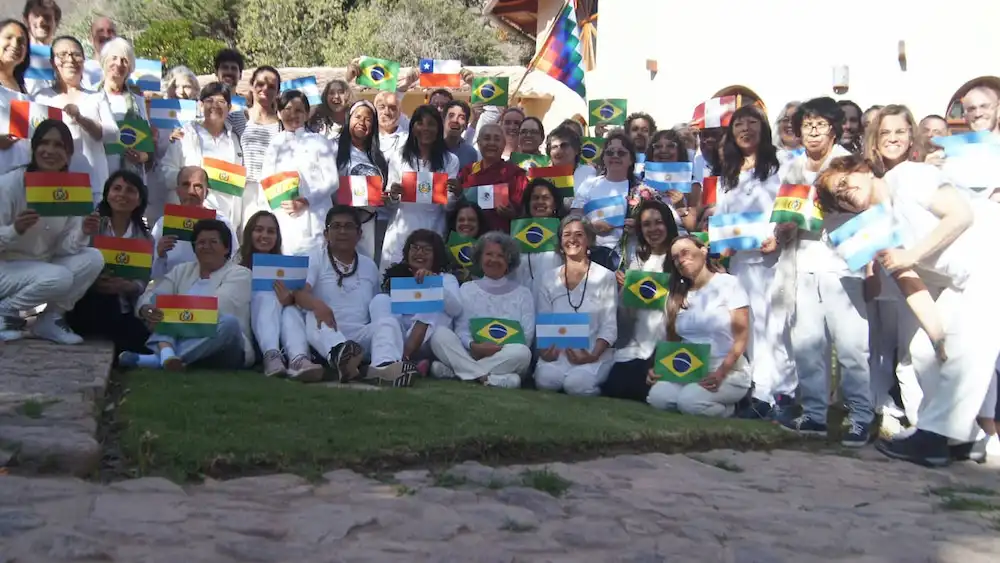 Con 17 años de experiencia en la curación a través del yoga, comenzamos nuestra misión en Lima